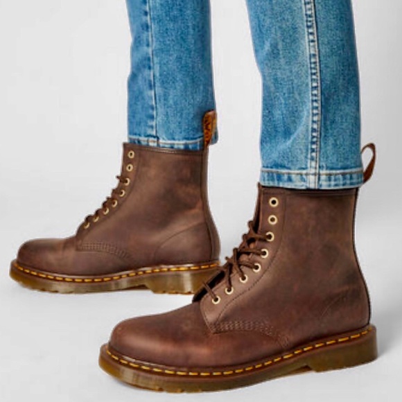 DR. MARTENS 1460 CRAZY HORSE LACE-UP BROWN BOOTS - ROUND TOE